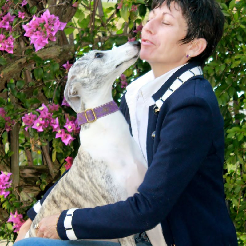 Nan Martin and Dezie kissing